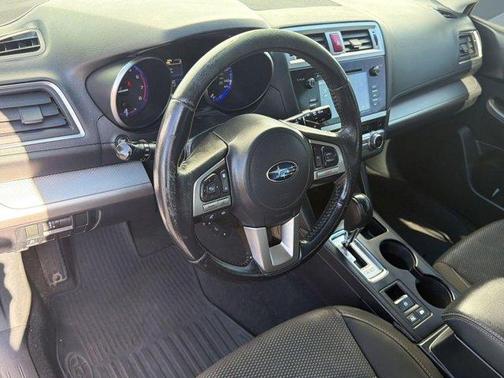 Ice Silver Metallic 2017 Subaru Outback 2.5i Premium