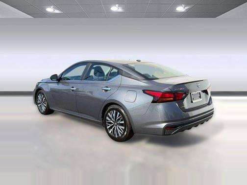 Super Black 2025 Nissan Altima SV FWD