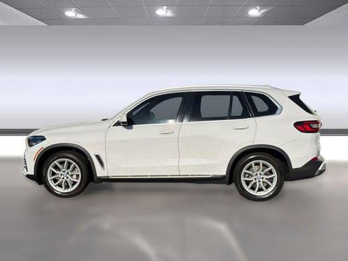 White 2023 BMW X5 xDrive40i