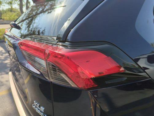 2020 Toyota RAV4 Hybrid XLE