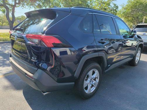 2020 Toyota RAV4 Hybrid XLE
