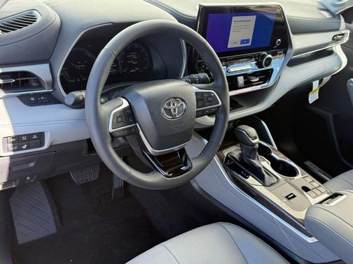 2026 Toyota Highlander Hybrid Limited