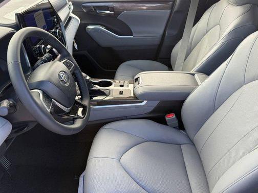 2026 Toyota Highlander Hybrid Limited