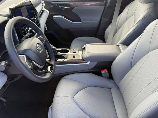 2026 Toyota Highlander Hybrid Limited