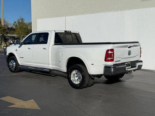 2019 RAM 3500 Laramie Crew Cab 4x2 8' Box