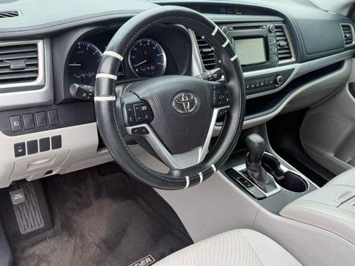 2017 Toyota Highlander LE