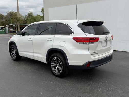 2017 Toyota Highlander LE