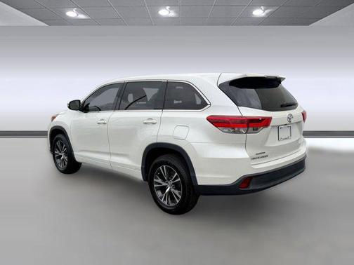 2017 Toyota Highlander LE