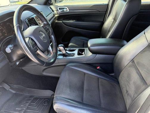 2020 Jeep Grand Cherokee Laredo