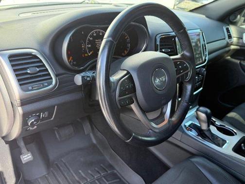 2020 Jeep Grand Cherokee Laredo