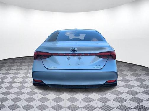 2019 Toyota Avalon Hybrid XLE