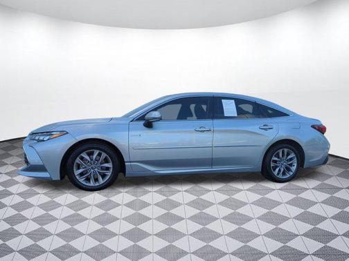 2019 Toyota Avalon Hybrid XLE