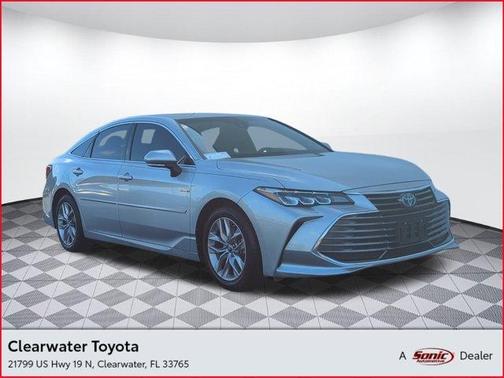 2019 Toyota Avalon Hybrid XLE