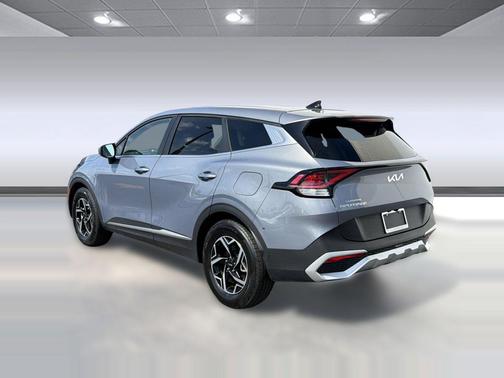 Everlasting Silver 2025 Kia Sportage LX
