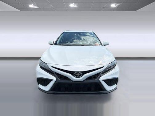 Super White 2021 Toyota Camry SE