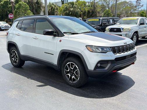 Silver Zynith Metallic Clearcoat 2025 Jeep Compass Trailhawk