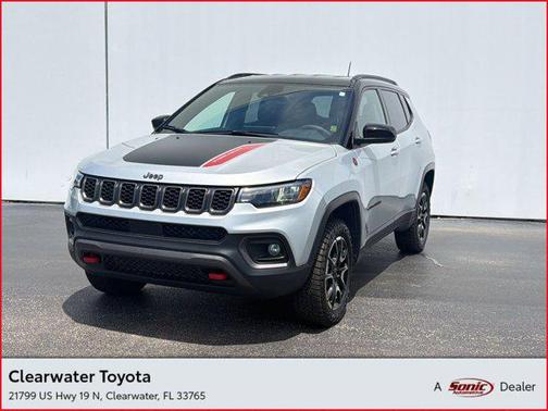 Silver Zynith Metallic Clearcoat 2025 Jeep Compass Trailhawk
