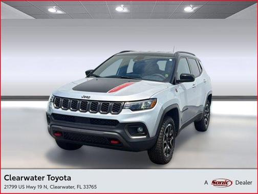 Silver Zynith Metallic Clearcoat 2025 Jeep Compass Trailhawk