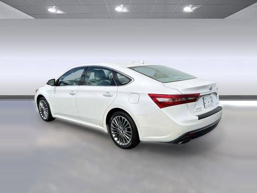 Blizzard Pearl 2016 Toyota Avalon Limited