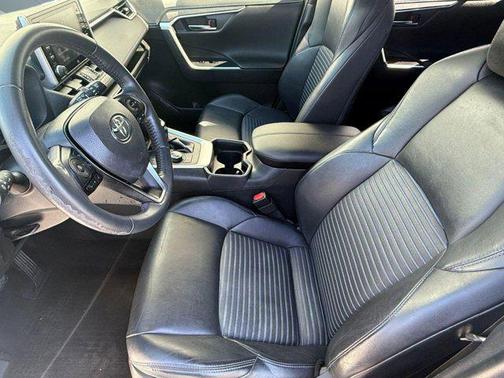 2020 Toyota RAV4 Hybrid SE