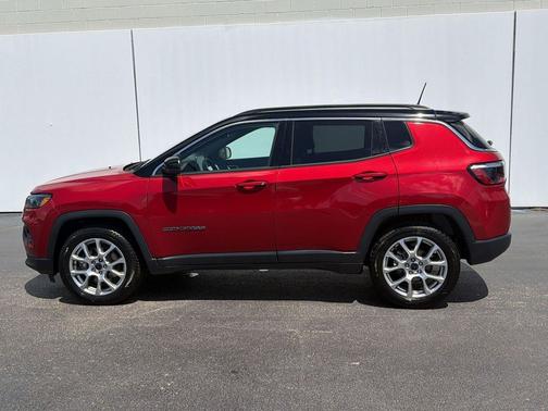 Red Hot Pearlcoat 2025 Jeep Compass Limited