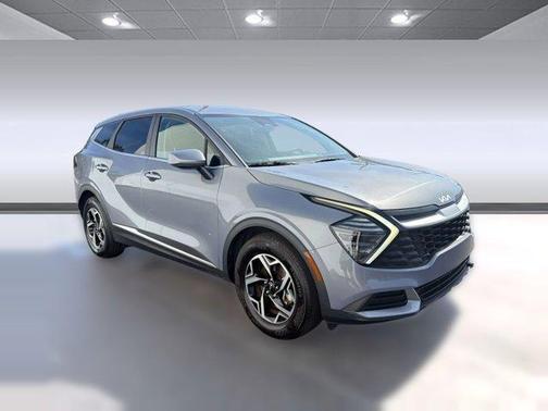 Everlasting Silver 2025 Kia Sportage LX