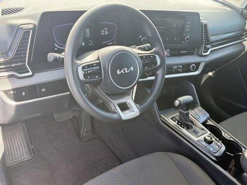 Everlasting Silver 2025 Kia Sportage LX
