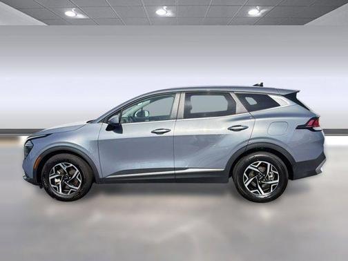 Everlasting Silver 2025 Kia Sportage LX