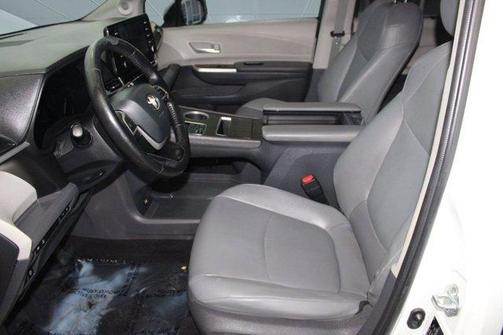 2021 Toyota Sienna XLE 8 Passenger
