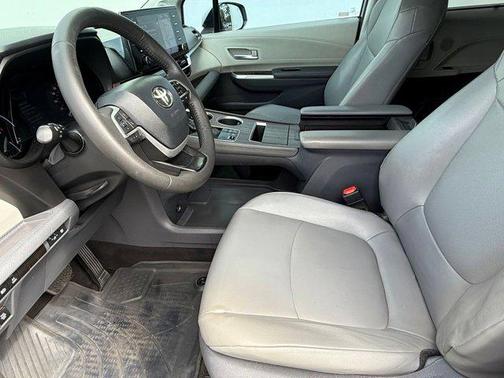 2021 Toyota Sienna XLE 8 Passenger