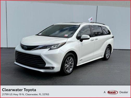 2021 Toyota Sienna XLE 8 Passenger