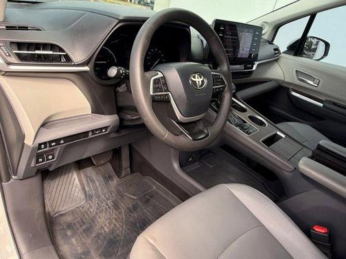 2021 Toyota Sienna XLE 8 Passenger