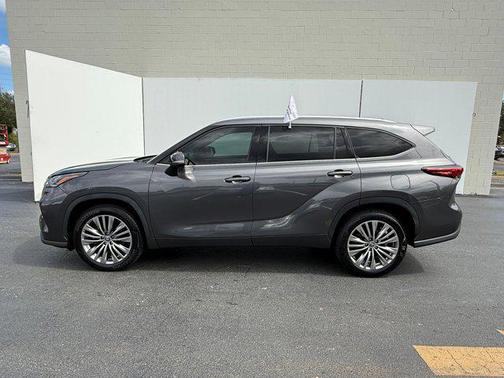 2022 Toyota Highlander Platinum
