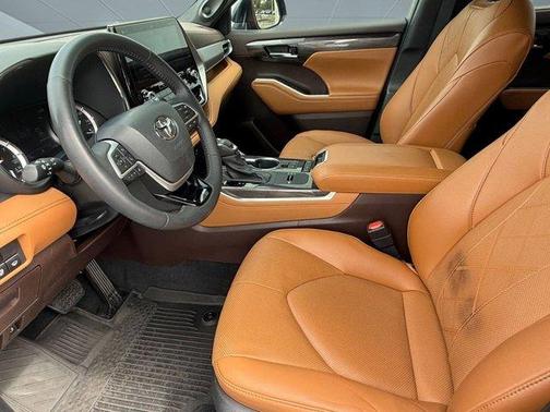 2022 Toyota Highlander Platinum