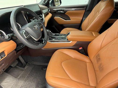 2022 Toyota Highlander Platinum