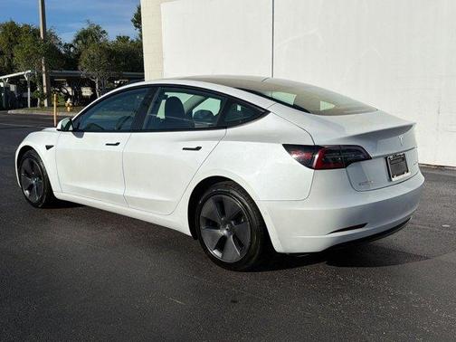 Pearl White Multi-Coat 2022 Tesla Model 3 Long Range