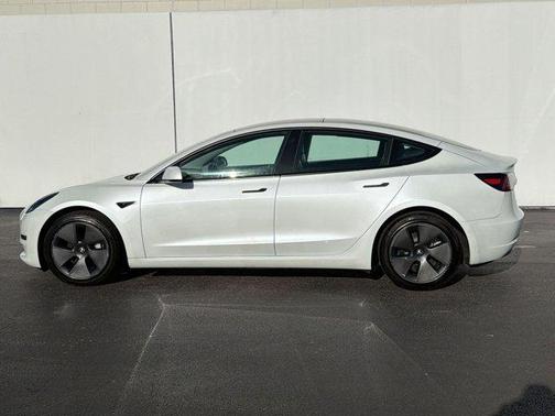 Pearl White Multi-Coat 2022 Tesla Model 3 Long Range