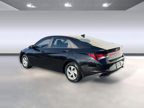 Phantom Black 2022 Hyundai ELANTRA SE