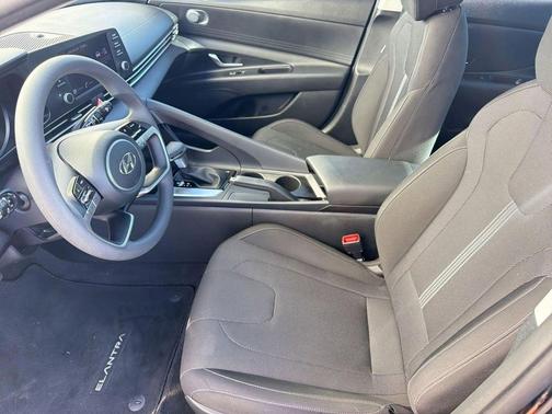 Phantom Black 2022 Hyundai ELANTRA SE