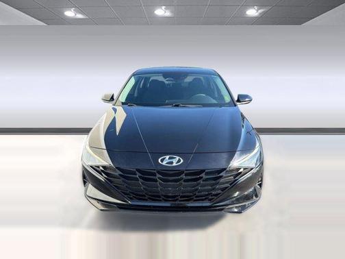Phantom Black 2022 Hyundai ELANTRA SE