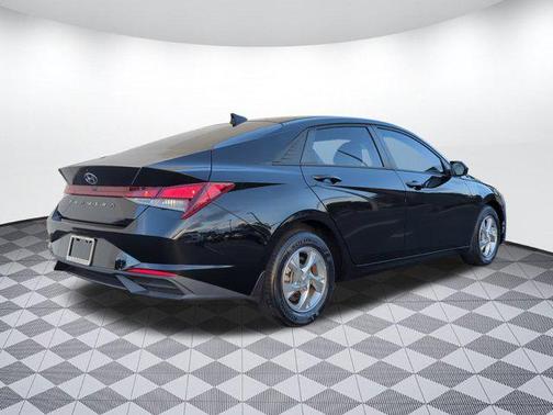 Phantom Black 2022 Hyundai ELANTRA SE