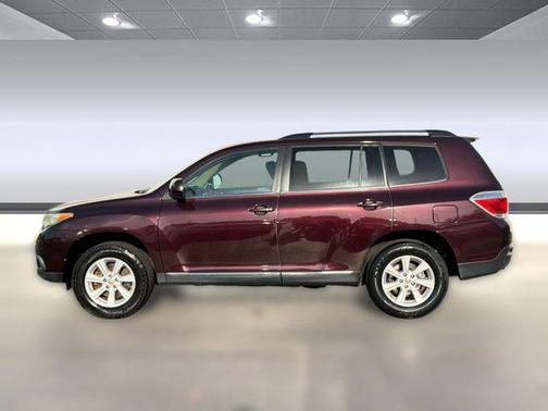 Purple 2013 Toyota Highlander SE