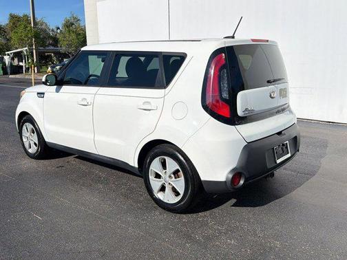 Clear White 2016 Kia Soul Base