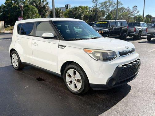 Clear White 2016 Kia Soul Base