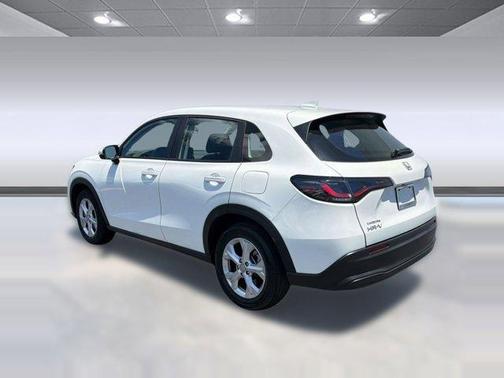Platinum White Pearl 2024 Honda HR-V LX