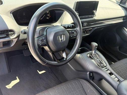 Platinum White Pearl 2024 Honda HR-V LX