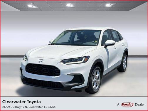 Platinum White Pearl 2024 Honda HR-V LX