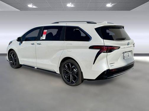 2025 Toyota Sienna Platinum