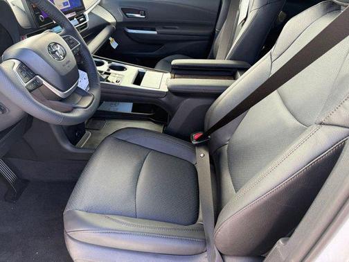 2025 Toyota Sienna Platinum