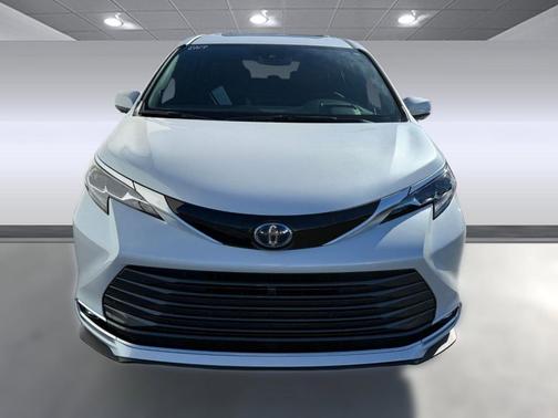 2025 Toyota Sienna Platinum